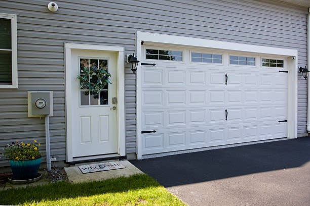 24/7 Emergency Garage Door Panel Replacement experts in Billington Heights, NY